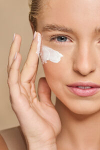 Light day and night cream with vitamin C